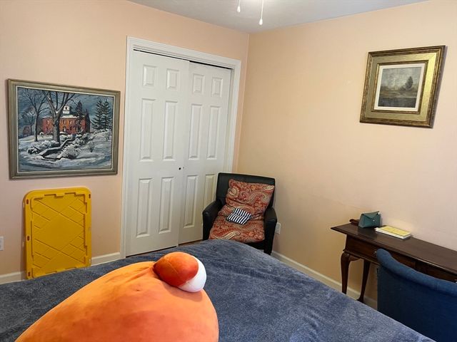 9 Daniel Dr, Oxford, MA 01537