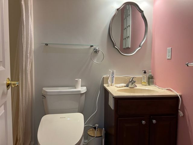 9 Daniel Dr, Oxford, MA 01537