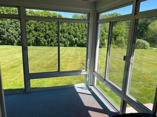 9 Daniel Dr, Oxford, MA 01537