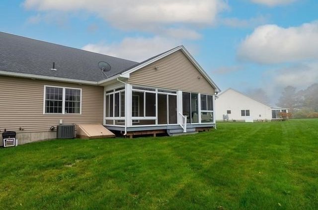 9 Daniel Dr, Oxford, MA 01537