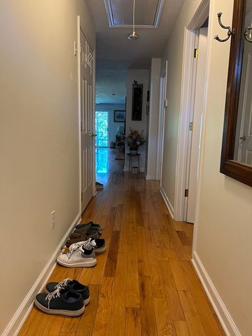 9 Daniel Dr, Oxford, MA 01537
