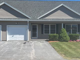 9 Daniel Dr, Oxford, MA 01537