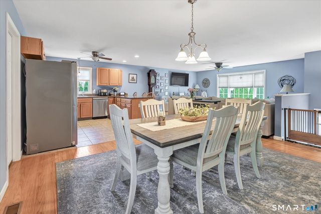 2 Gracie Lane, Ansonia, CT 06401
