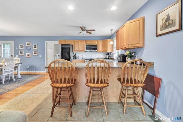2 Gracie Lane, Ansonia, CT 06401