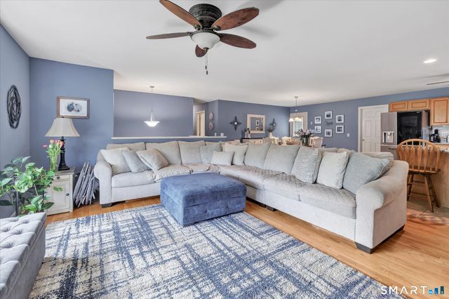 2 Gracie Lane, Ansonia, CT 06401