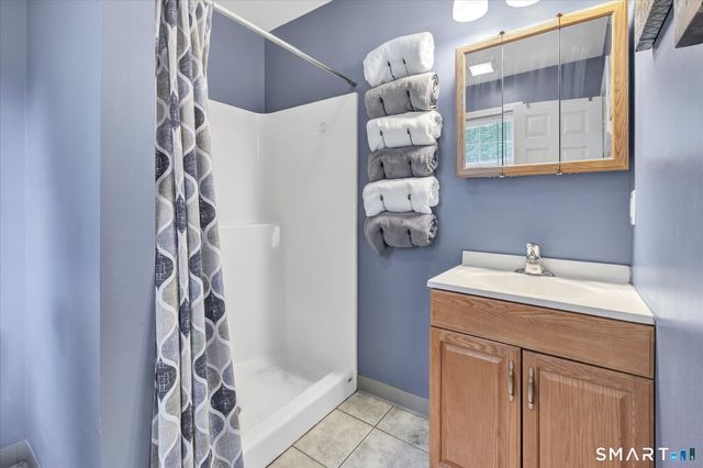 2 Gracie Lane, Ansonia, CT 06401
