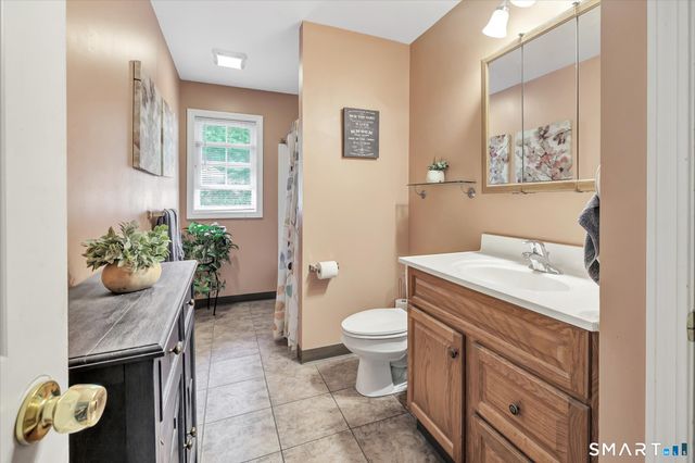 2 Gracie Lane, Ansonia, CT 06401