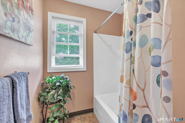 2 Gracie Lane, Ansonia, CT 06401