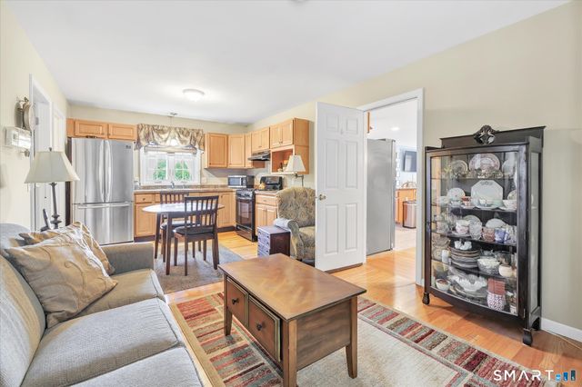 2 Gracie Lane, Ansonia, CT 06401