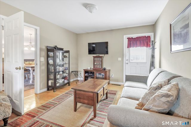 2 Gracie Lane, Ansonia, CT 06401