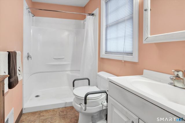 2 Gracie Lane, Ansonia, CT 06401