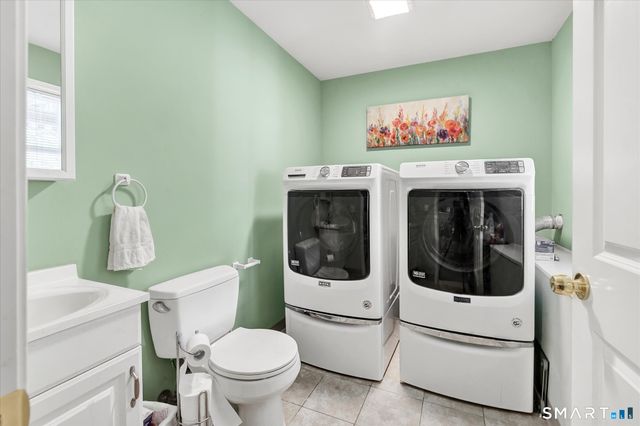 2 Gracie Lane, Ansonia, CT 06401