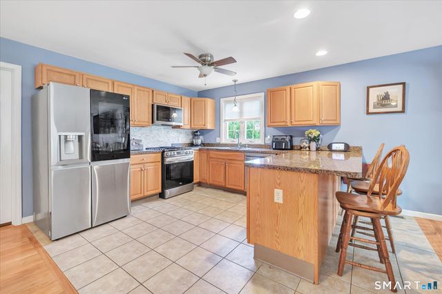 2 Gracie Lane, Ansonia, CT 06401