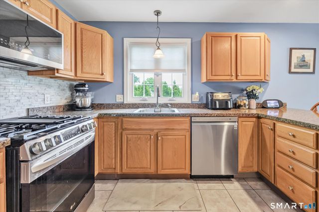 2 Gracie Lane, Ansonia, CT 06401