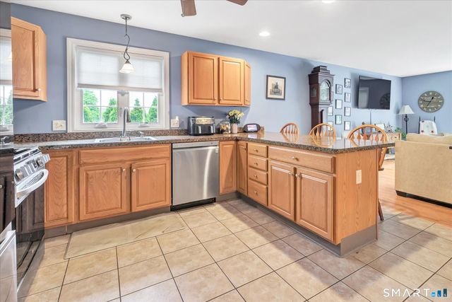2 Gracie Lane, Ansonia, CT 06401