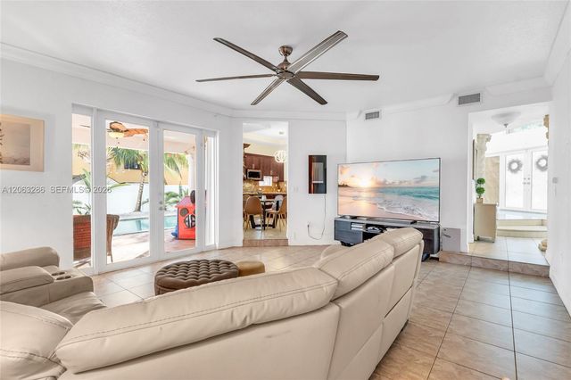 8135 NW 164th Ter 8135, Miami Lakes, FL 33016