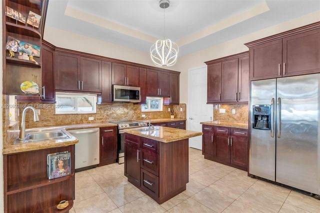 8135 NW 164th Ter 8135, Miami Lakes, FL 33016