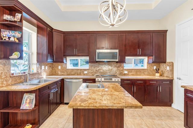 8135 NW 164th Ter 8135, Miami Lakes, FL 33016