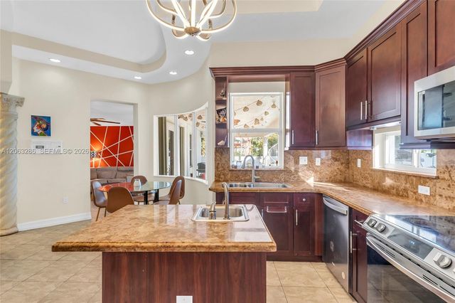8135 NW 164th Ter 8135, Miami Lakes, FL 33016