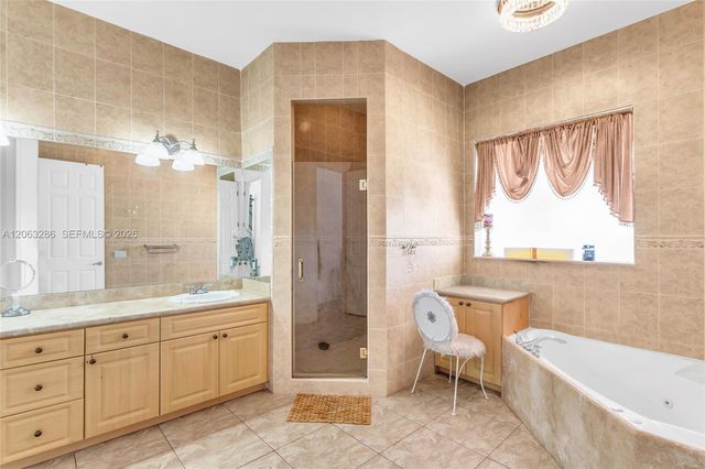 8135 NW 164th Ter 8135, Miami Lakes, FL 33016