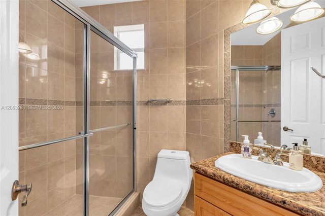 8135 NW 164th Ter 8135, Miami Lakes, FL 33016
