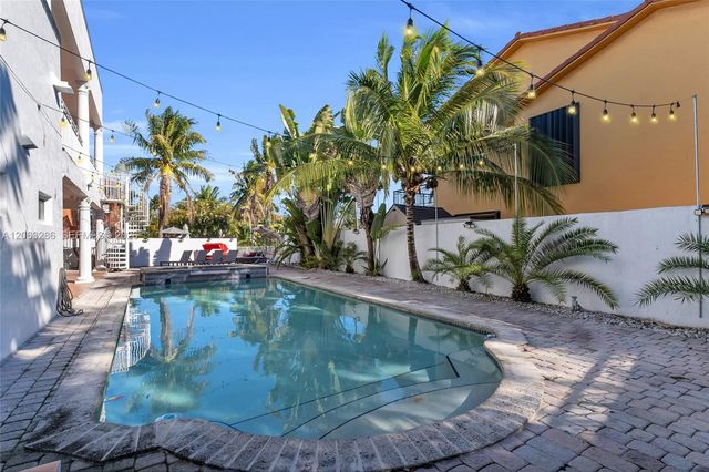 8135 NW 164th Ter 8135, Miami Lakes, FL 33016