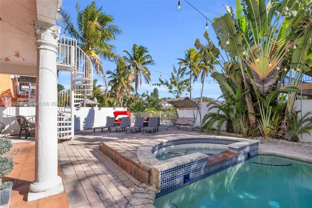 8135 NW 164th Ter 8135, Miami Lakes, FL 33016