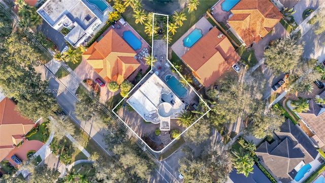 8135 NW 164th Ter 8135, Miami Lakes, FL 33016