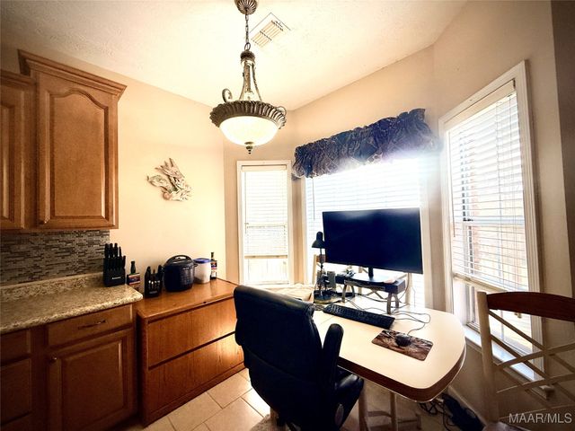 225 Twin Oaks Lane, Wetumpka, AL 36093