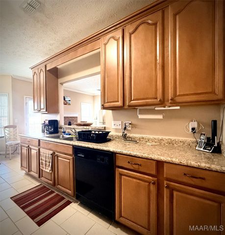 225 Twin Oaks Lane, Wetumpka, AL 36093