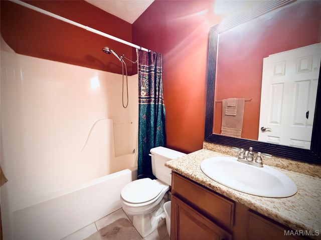 225 Twin Oaks Lane, Wetumpka, AL 36093