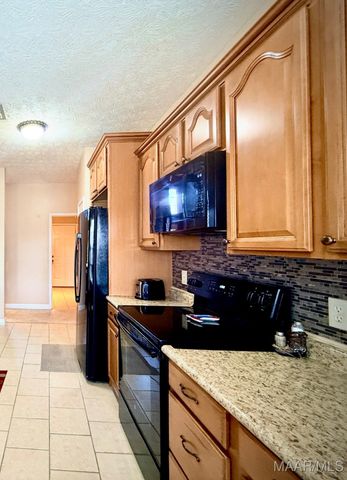 225 Twin Oaks Lane, Wetumpka, AL 36093