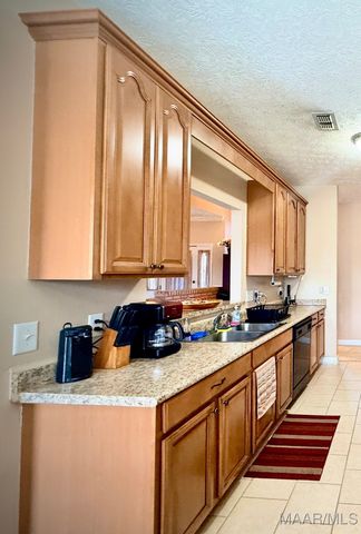 225 Twin Oaks Lane, Wetumpka, AL 36093