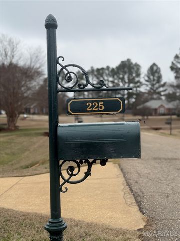 225 Twin Oaks Lane, Wetumpka, AL 36093