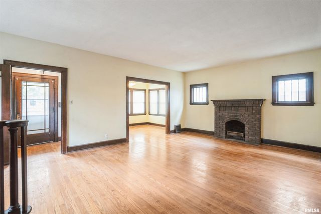 742 7TH Avenue South, Clinton, IA 52732