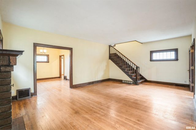 742 7TH Avenue South, Clinton, IA 52732