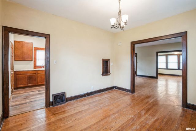 742 7TH Avenue South, Clinton, IA 52732