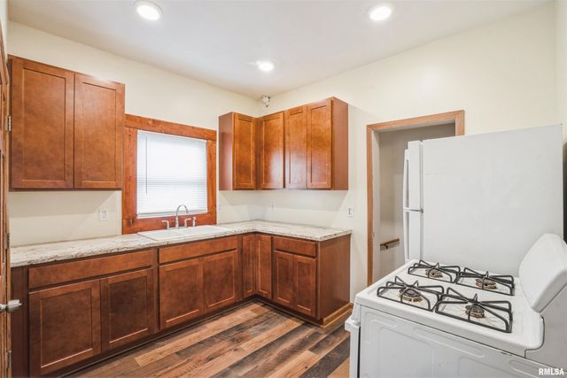 742 7TH Avenue South, Clinton, IA 52732