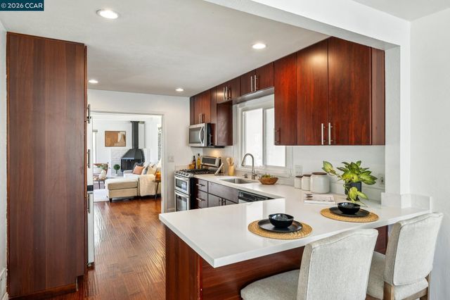 4037 Rusting Ave, Oakland, CA 94605