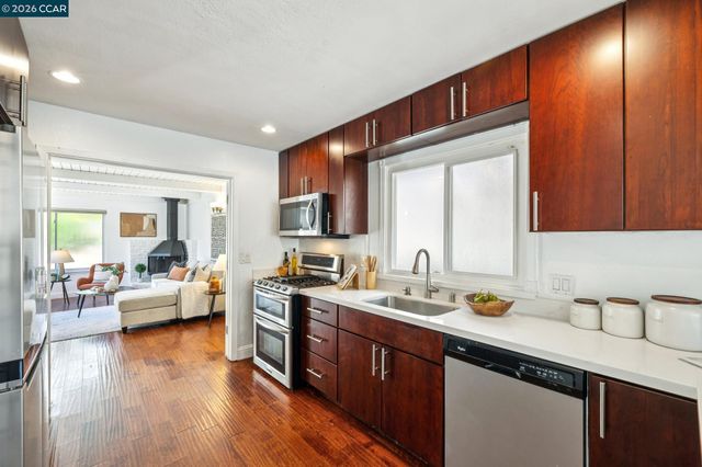 4037 Rusting Ave, Oakland, CA 94605