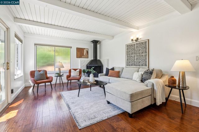 4037 Rusting Ave, Oakland, CA 94605