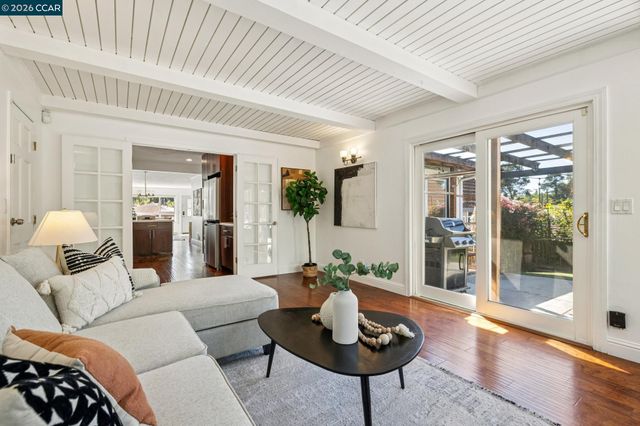 4037 Rusting Ave, Oakland, CA 94605