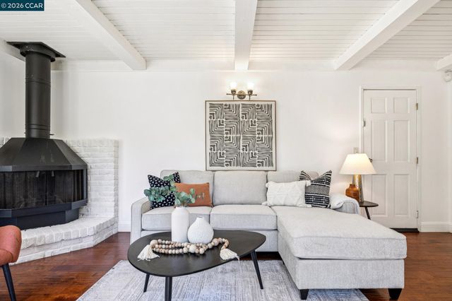 4037 Rusting Ave, Oakland, CA 94605