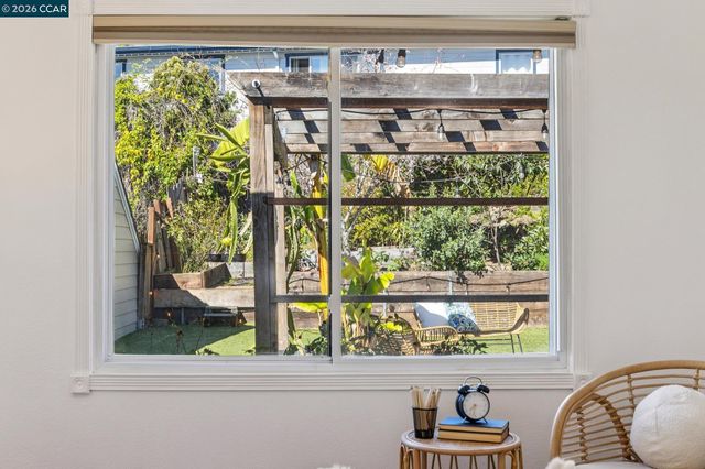 4037 Rusting Ave, Oakland, CA 94605