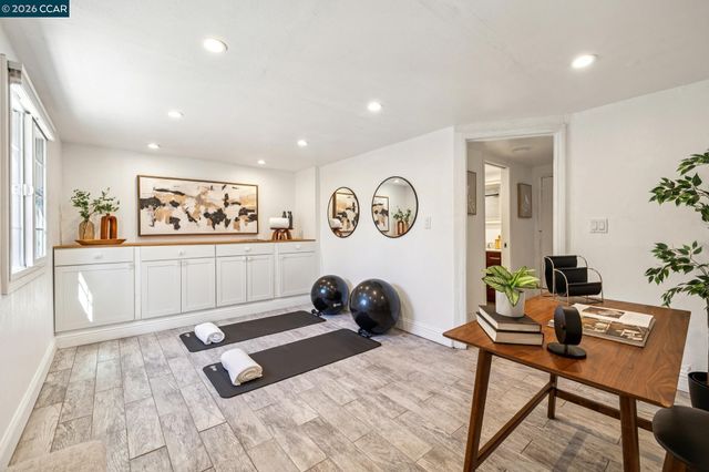 4037 Rusting Ave, Oakland, CA 94605