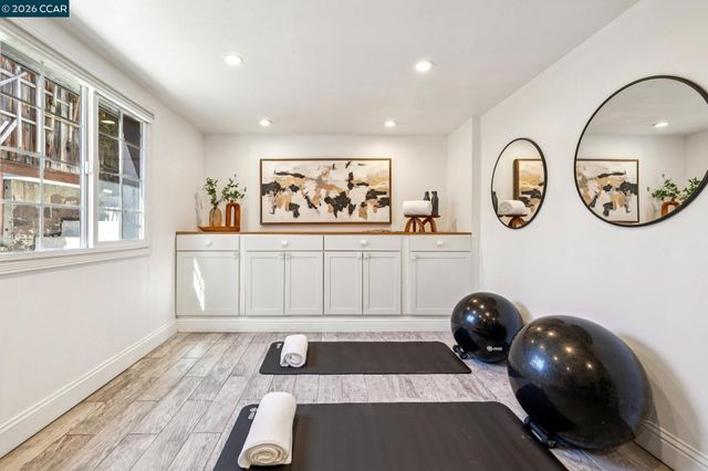 4037 Rusting Ave, Oakland, CA 94605