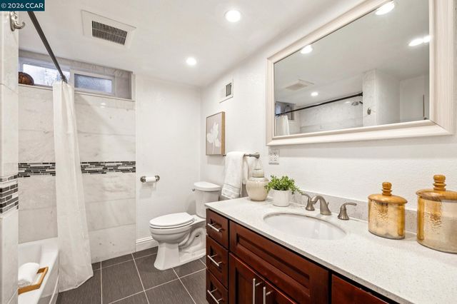 4037 Rusting Ave, Oakland, CA 94605