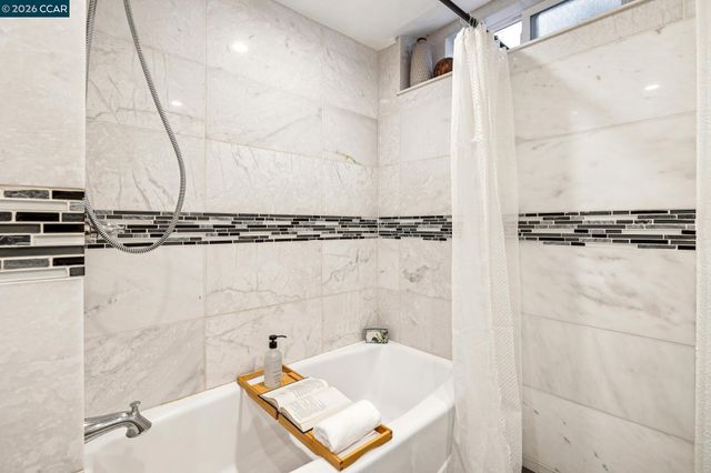 4037 Rusting Ave, Oakland, CA 94605