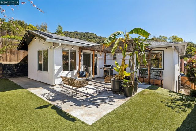 4037 Rusting Ave, Oakland, CA 94605