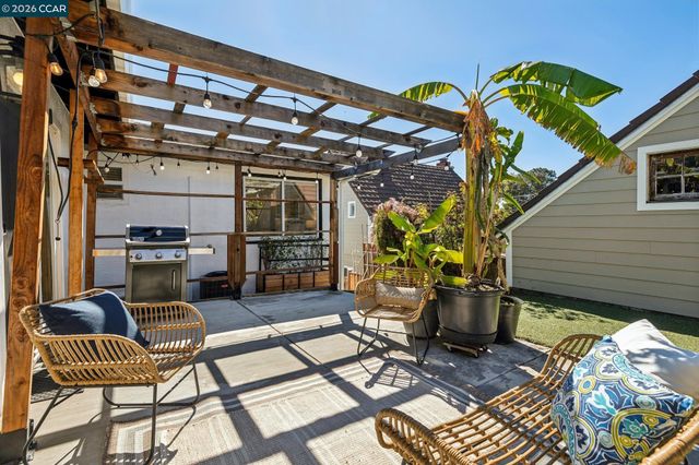 4037 Rusting Ave, Oakland, CA 94605